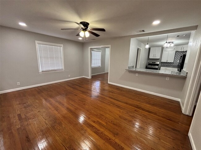 Building Photo - 1401 Austin St