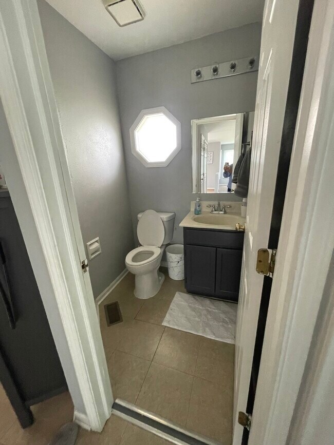 Building Photo - 1752 Alan Deatherage Dr