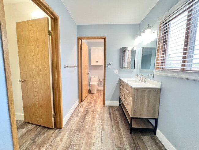 Building Photo - Spacious 2 Bedroom, 2 Bath Condo in Desira...