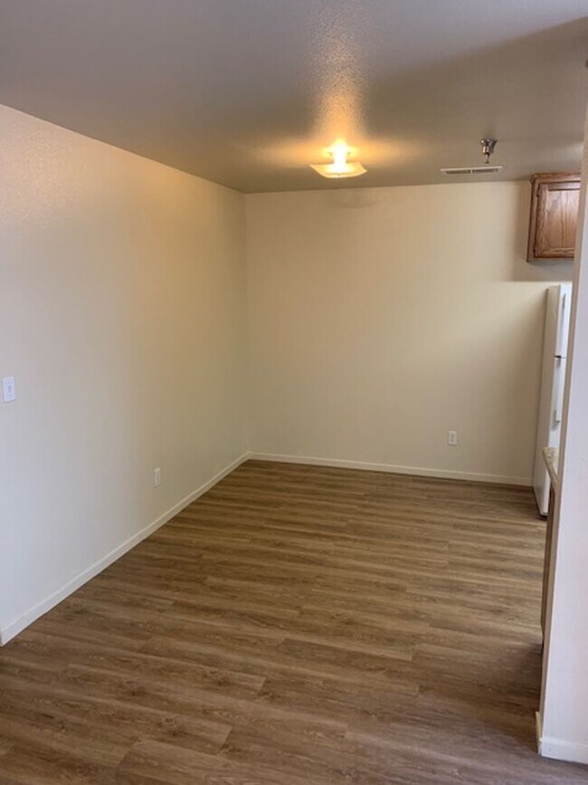 Building Photo - 2 Bed/2 Bath