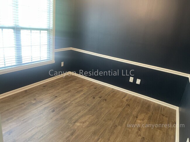 Building Photo - Beautiful 3b Room!Move in ready!