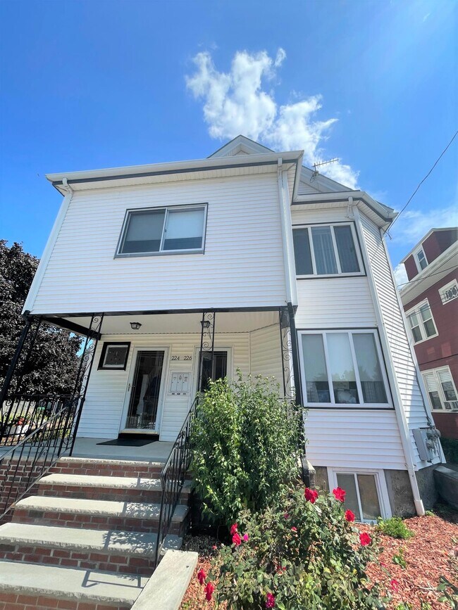 Building Photo - 224 Harvard St