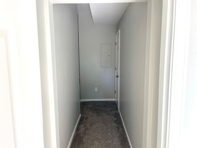 Building Photo - Welcome to this stunning 3-bedroom, 3-bathroom townhome located in the vibrant city of Atlanta, GA.