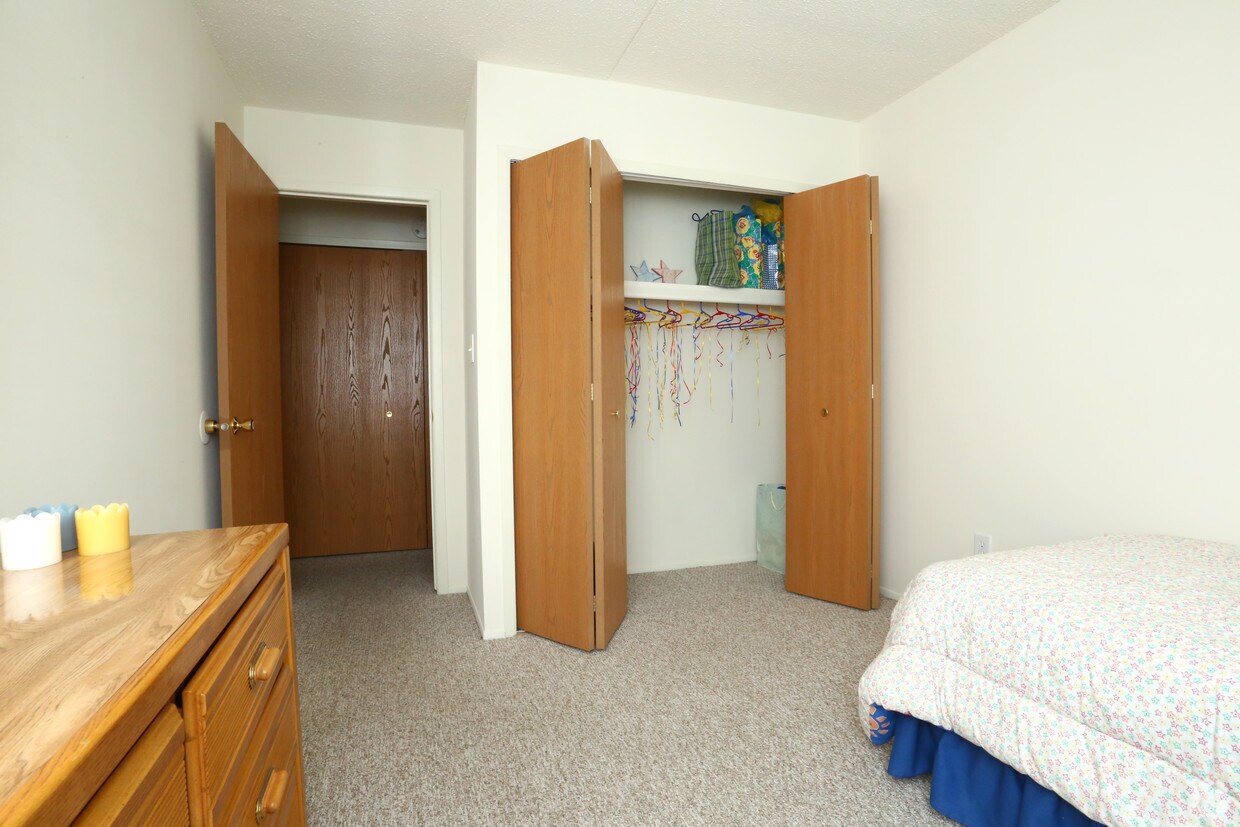 Village Squire Apartments Canton