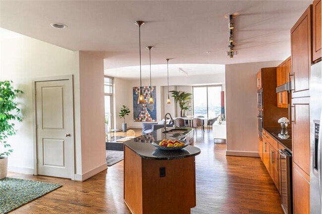 Building Photo - 1401 McKinney St