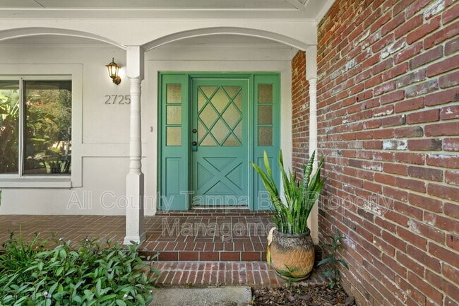 Building Photo - 2725 N Myrtle Ave