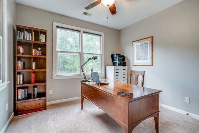 Building Photo - Custom built home in a great location in B...