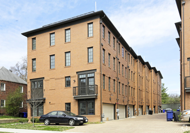 Building Photo - The Crossing at Ballston