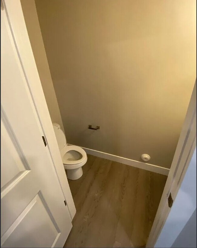 Building Photo - 3 Bedroom End-Unit Townhome in Cedar Bend – Great Cedar City Location