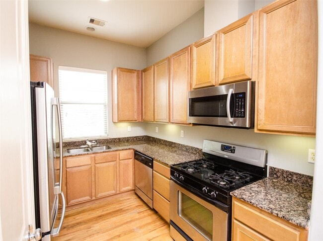 Building Photo - 3802 Center Plaza Dr
