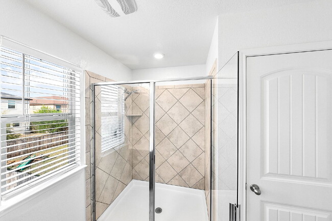 Building Photo - 1 Month Free Rent with 18mo Lease!!!!