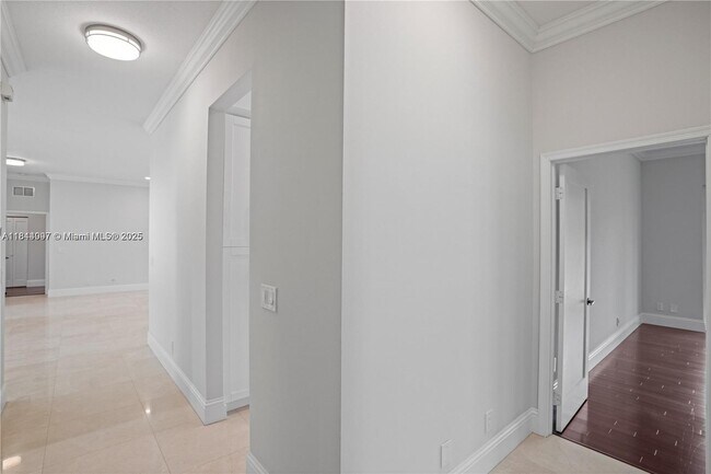 Building Photo - 720 Cypress Pointe Dr W
