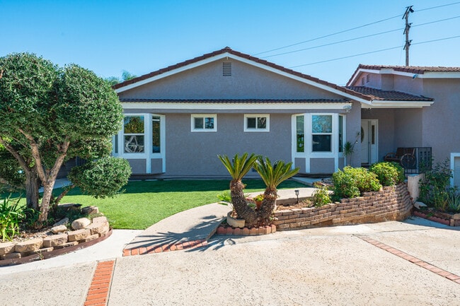 Building Photo - 1250 Stratford Ln