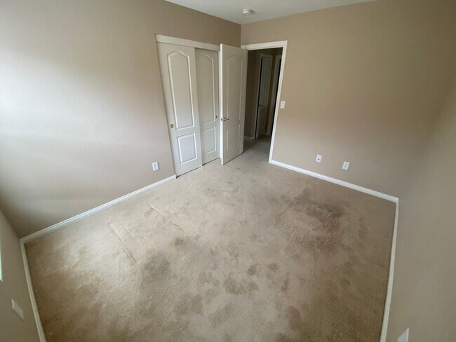 Building Photo - Wonderful 4 bed/2.5 bath home located in Summerlin