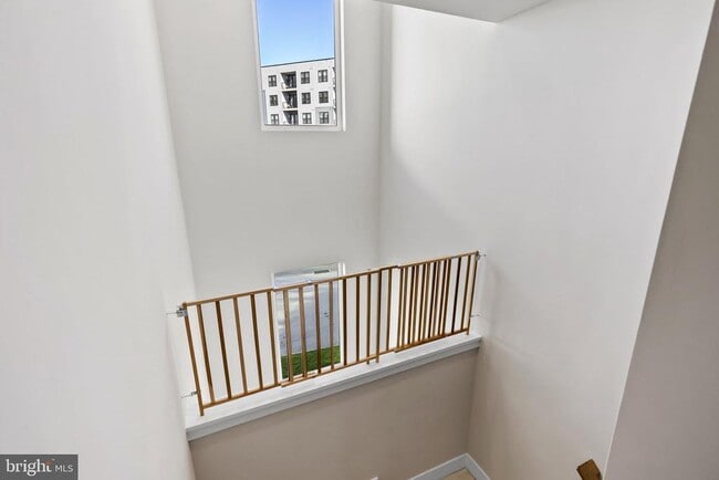 Building Photo - 908 Laurens Aly