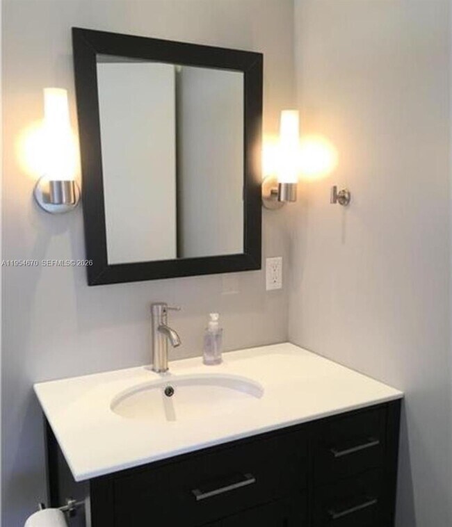 Building Photo - 1990 Brickell Ave