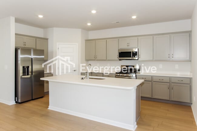 Building Photo - 14695 Mountain Strm Dr