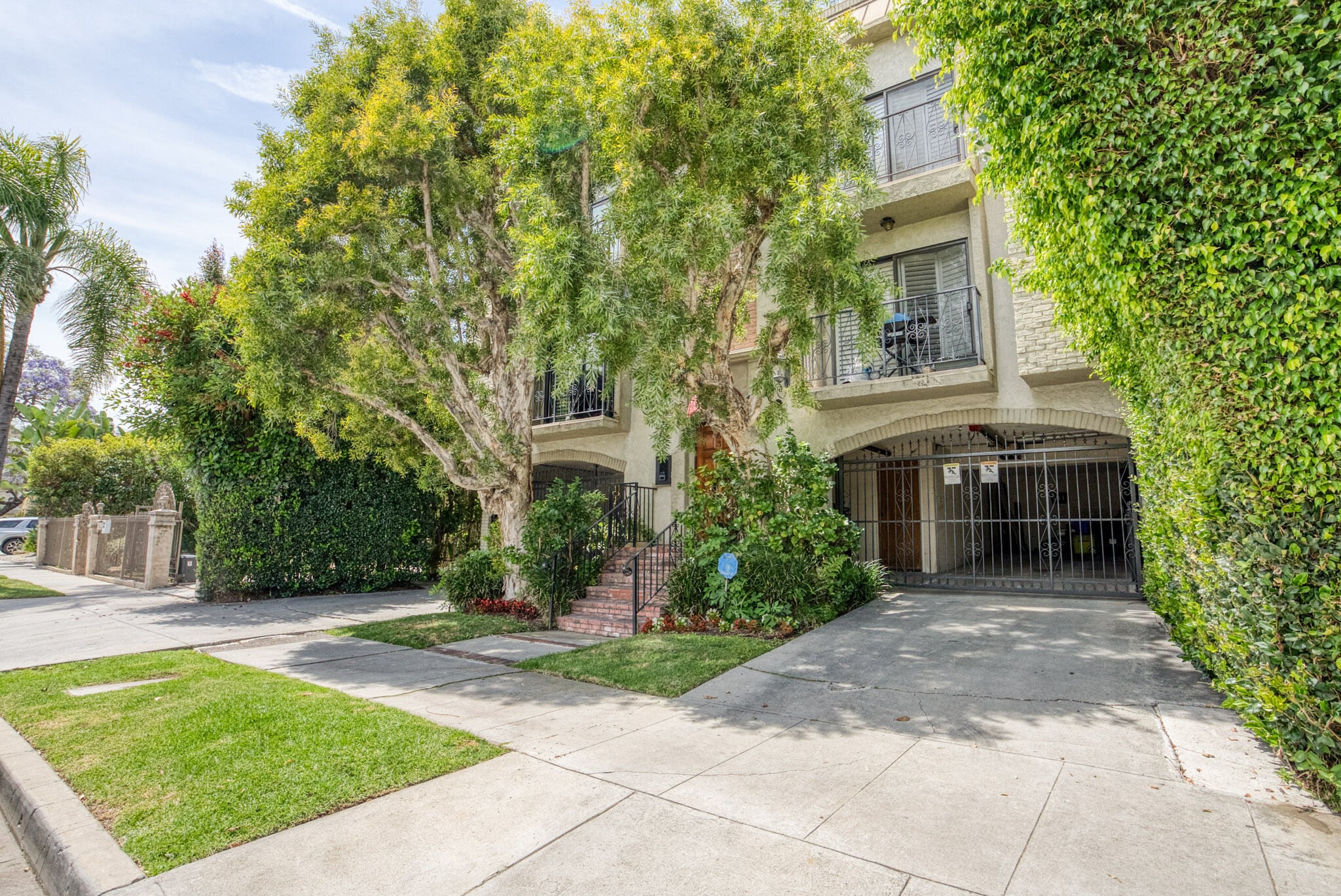 Building Photo - 839 S Holt Ave