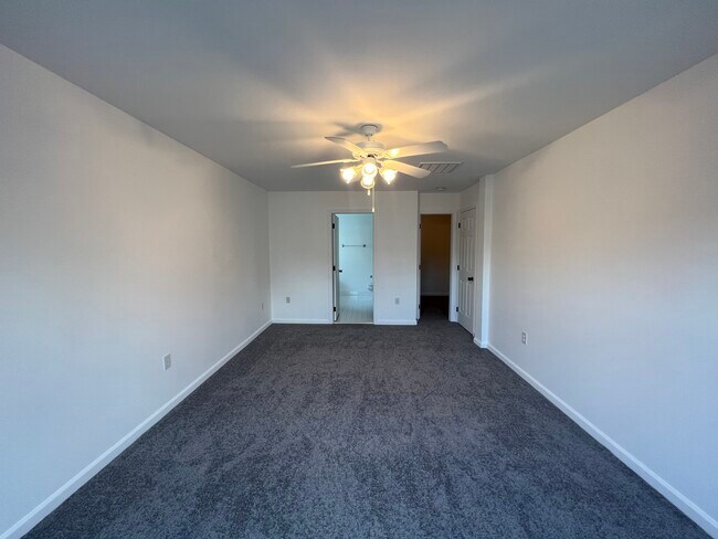 Building Photo - 43 Carlsbad Dr