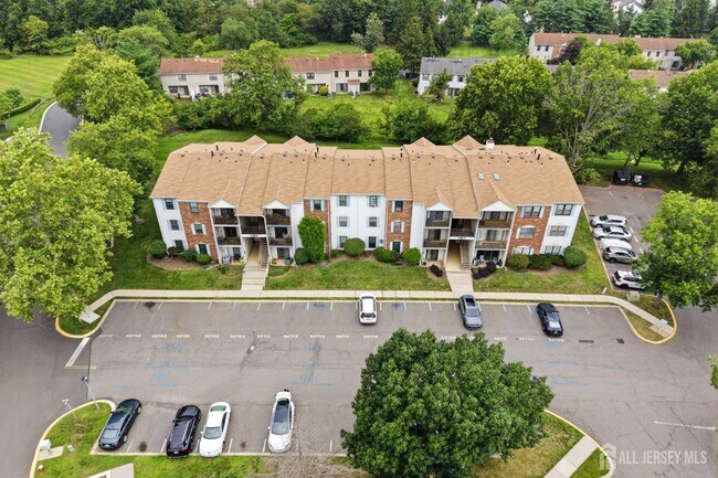 Building Photo - 334 Lancaster Ct