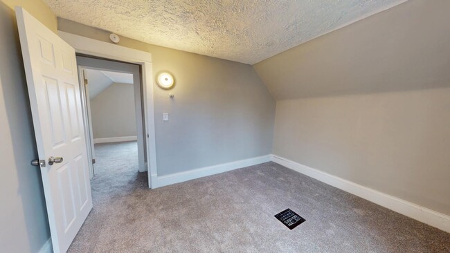 Building Photo - Stockyards Area - 2 Bedrooms - Single Fami...