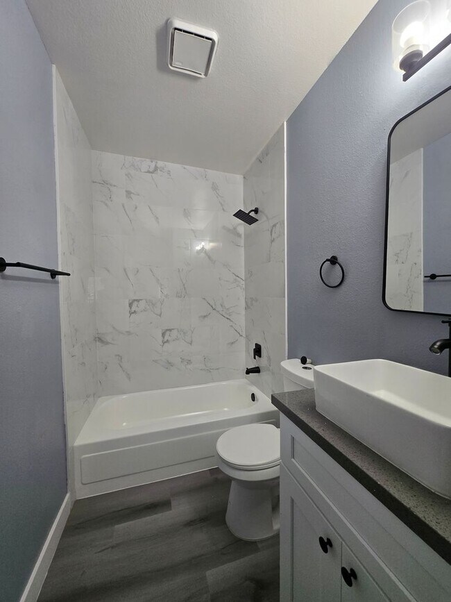 Building Photo - 6240 Bellota Dr