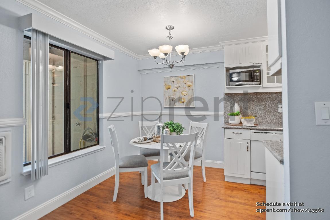 Building Photo - 2131 Northwood Cir