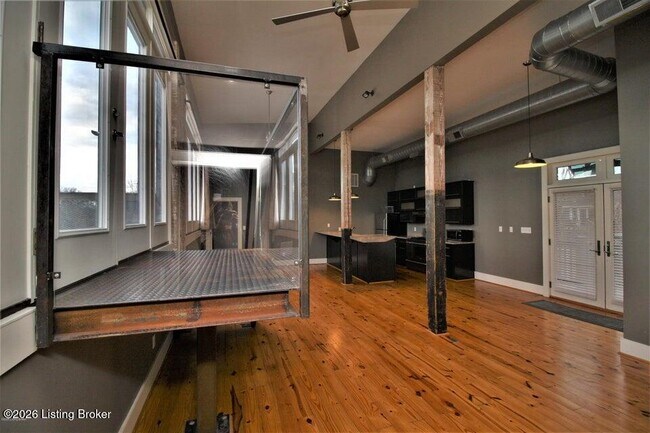 Building Photo - 2920 Frankfort Ave