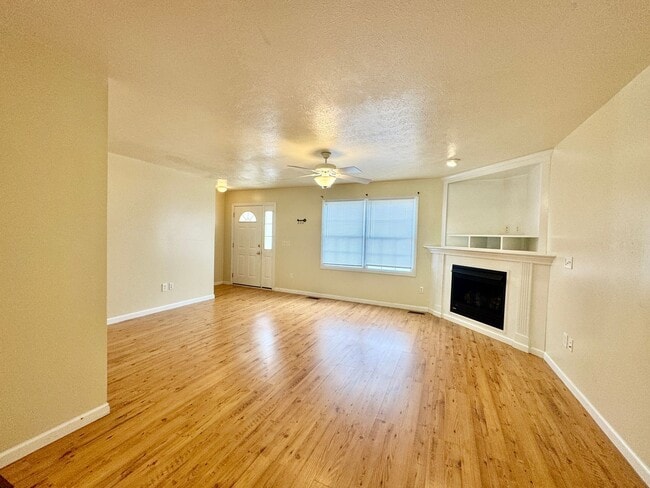 Building Photo - 3 Br. 2 1/2 Ba. Town House Near Mileground/Airport Rd - Available 8/05/2026