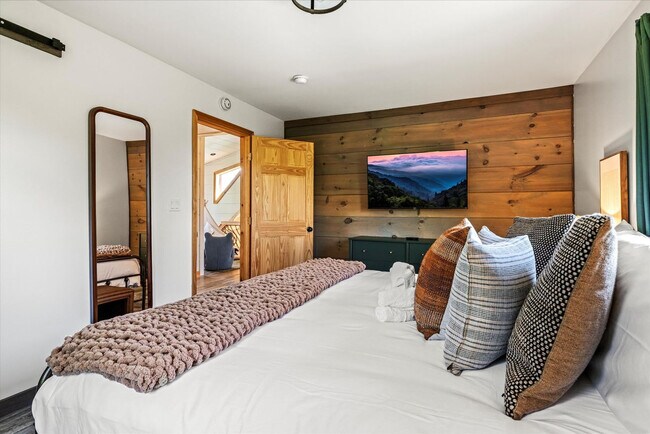 Building Photo - 208 Tunnel Ridge Dr