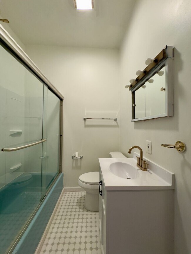 Building Photo - 1611 St Paul St