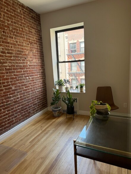 Building Photo - 342 W 85th St