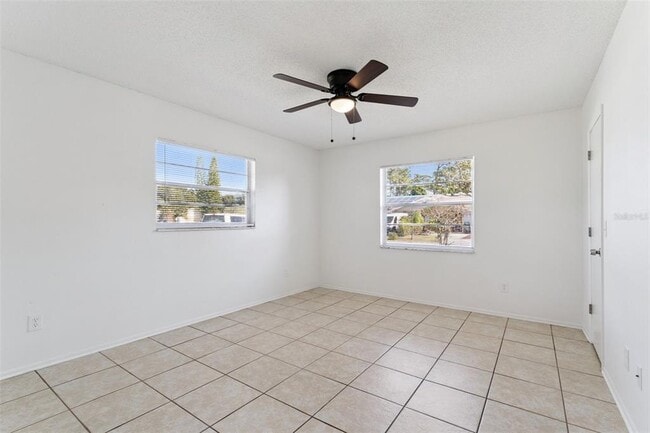 Building Photo - 8137 Parrot Dr