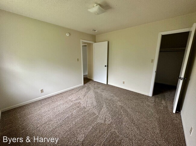 Building Photo - 3 br, 2 bath House - 1330 Courtney Drive