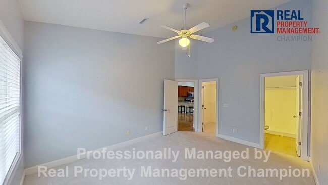 Building Photo - 3 BD/2.5 BA Townhouse w/Open Floorplan, Split Bedrooms and Garage