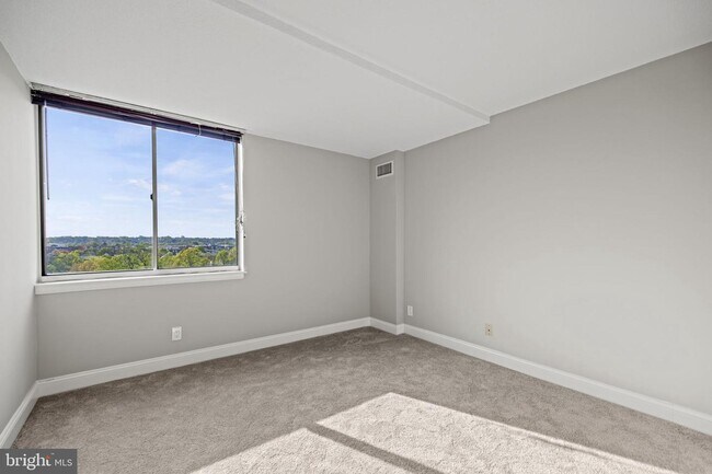 Building Photo - 501 Slaters Ln