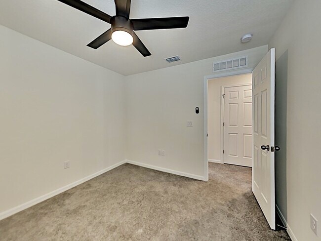 Building Photo - 3208 N John Young Pkwy