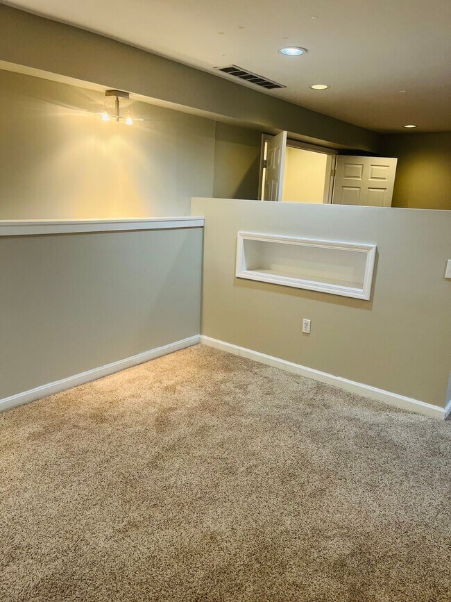 Building Photo - Spacious 3-Bedroom Home in Sought-After Be...