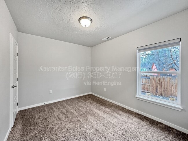 Building Photo - 4265 N Reed Ln