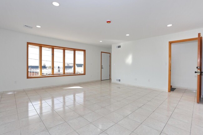 Building Photo - 1150 70th St