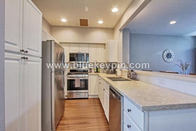 Building Photo - 2 Bed, 2.5 Baths Townhome in Beaverton Nea...