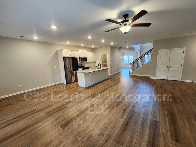 Building Photo - 2112 Sequoia Dr