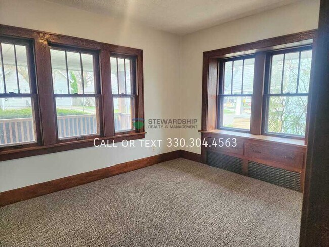 Building Photo - 623 Cole Ave