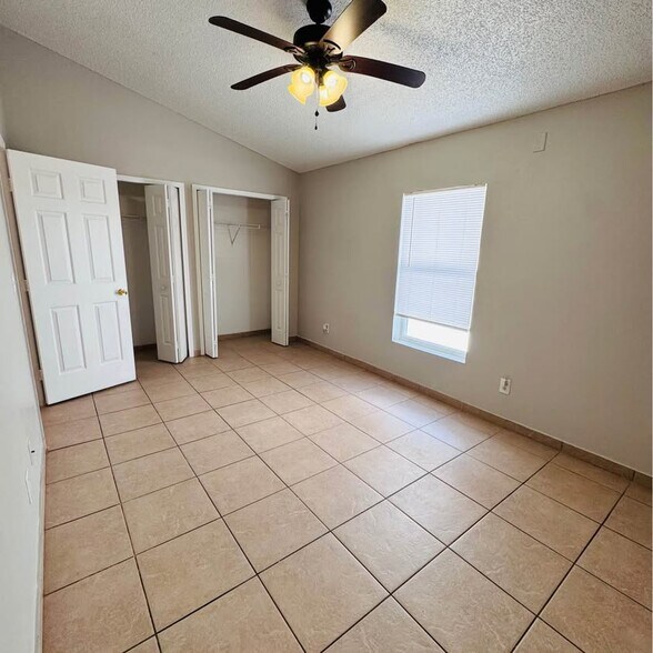 Building Photo - 9355 Dearmont Ave