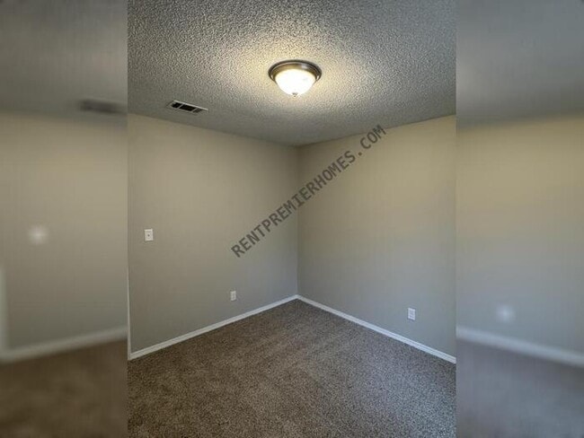 Building Photo - 2111 Pattywood Dr