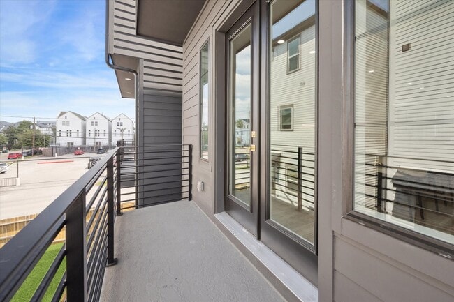 Building Photo - 2219 Bevis St