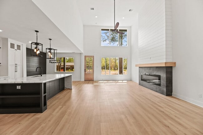 Building Photo - 17068 Lively Rd