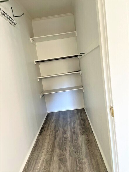 Building Photo - 210 Mount Vernon Ave