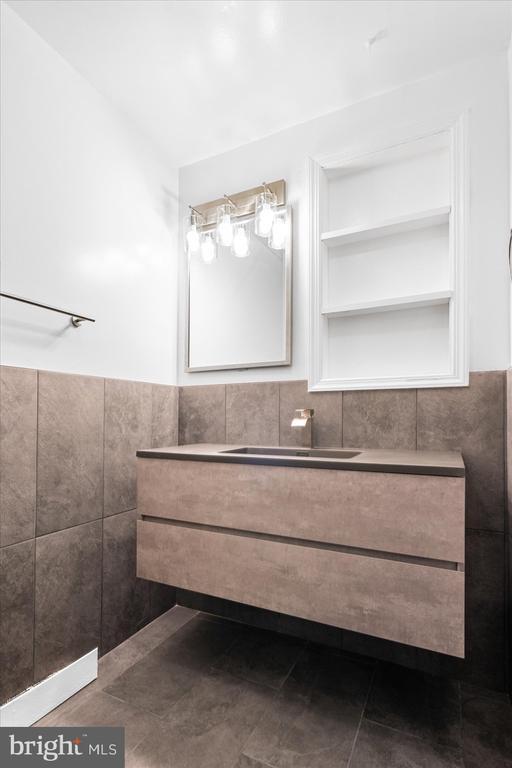 Building Photo - 303 Miles Rd