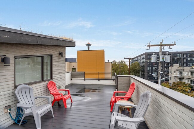 Building Photo - 718 3rd Ave N